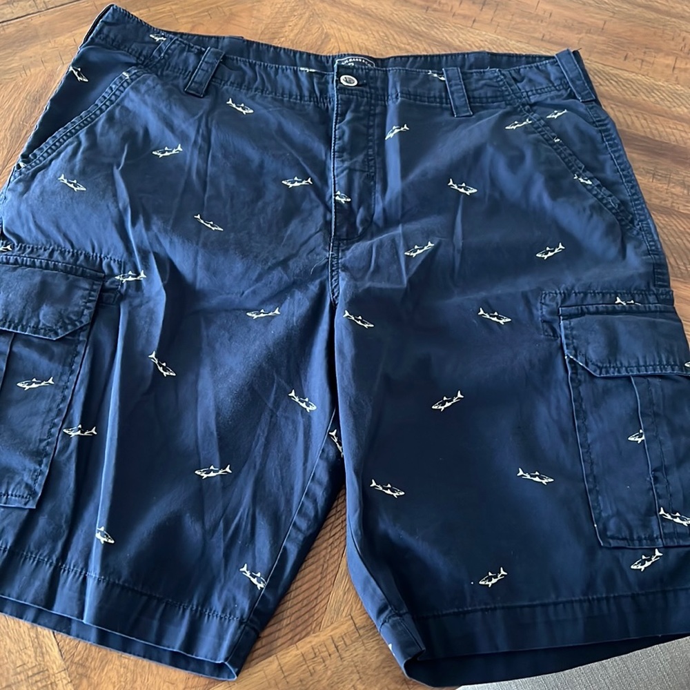 G.H. Bass navy blue cargo shorts